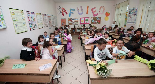 Nis viti i ri shkollor, shkollat hapin dyert për 392 mijë nxënës