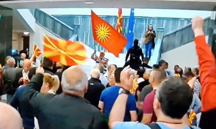 Tensionohet situata në Maqedoni/ Gjakoset Zoran Zaev, pretendenti për kryeministër