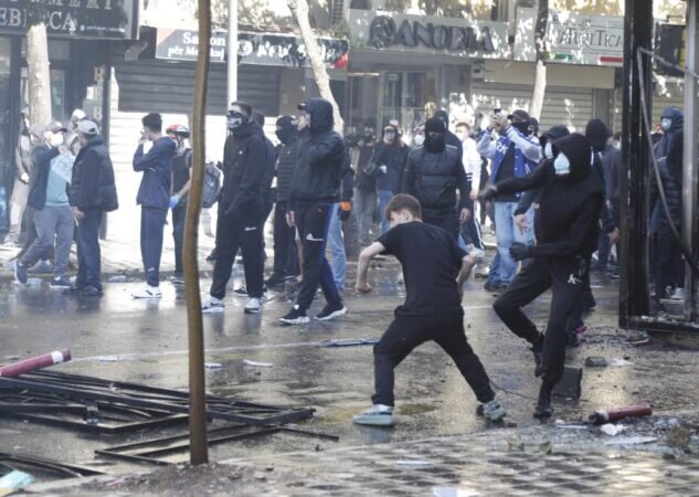 Jehona Ndërkombëtare e Revoltës Studentore: Associated Press dhe Reuters Transmetojnë "Live" nga Tirana
