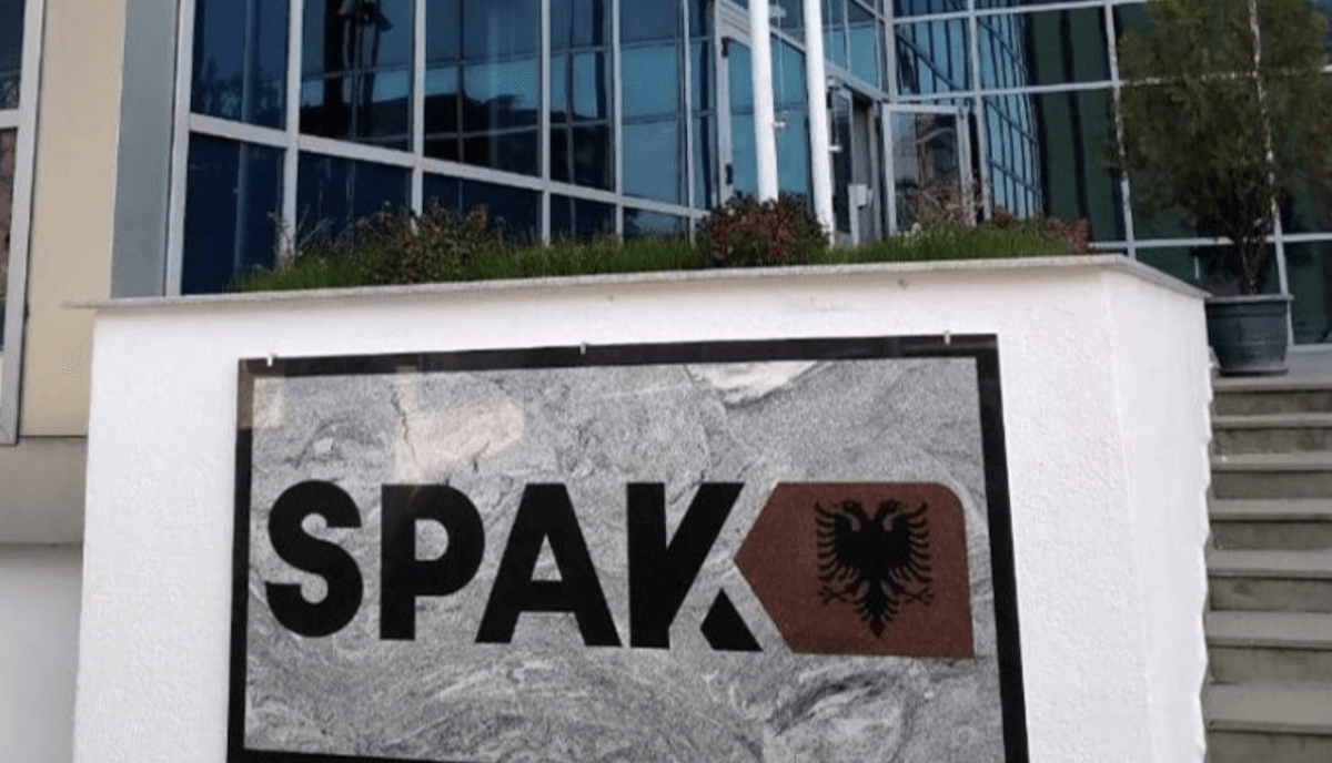 Olta Xhaçka paraqitet në SPAK: Ish-ministrja "kyç gojën" para gazetarëve