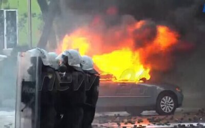 Bulevardi në flakë: Dita e pestë e protestës në Tiranë kthehet në arenë lufte mes të rinjve dhe policisë