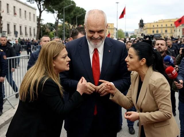 Nga "Dëmi im" te xhepat e Vjollca Hoxhës: Pse platforma e rimbursimit të Ramës shihet si një dhuratë për oligarkinë mediatike
