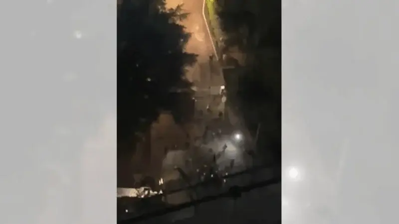 Tirana në kaos në ditën e gjashtë të protestës: Përplasje të dhunshme, molotovë ndaj policisë dhe 28 të lënduar