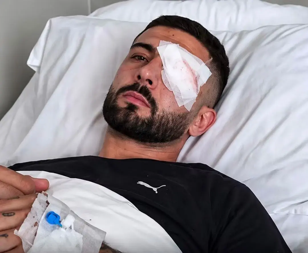 "Të gjithë jemi Erjon Vishkulli" – Të rinjtë me sy të fashuar sfidojnë blindimin e Kryeministrisë.